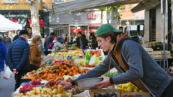 marchepetiteplacexrousse Le marché sur la petite place de la Croix-Rousse.