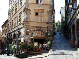 patrimoine-equipement-renaissance-arrdt5-placetrinite Place de la Trinité