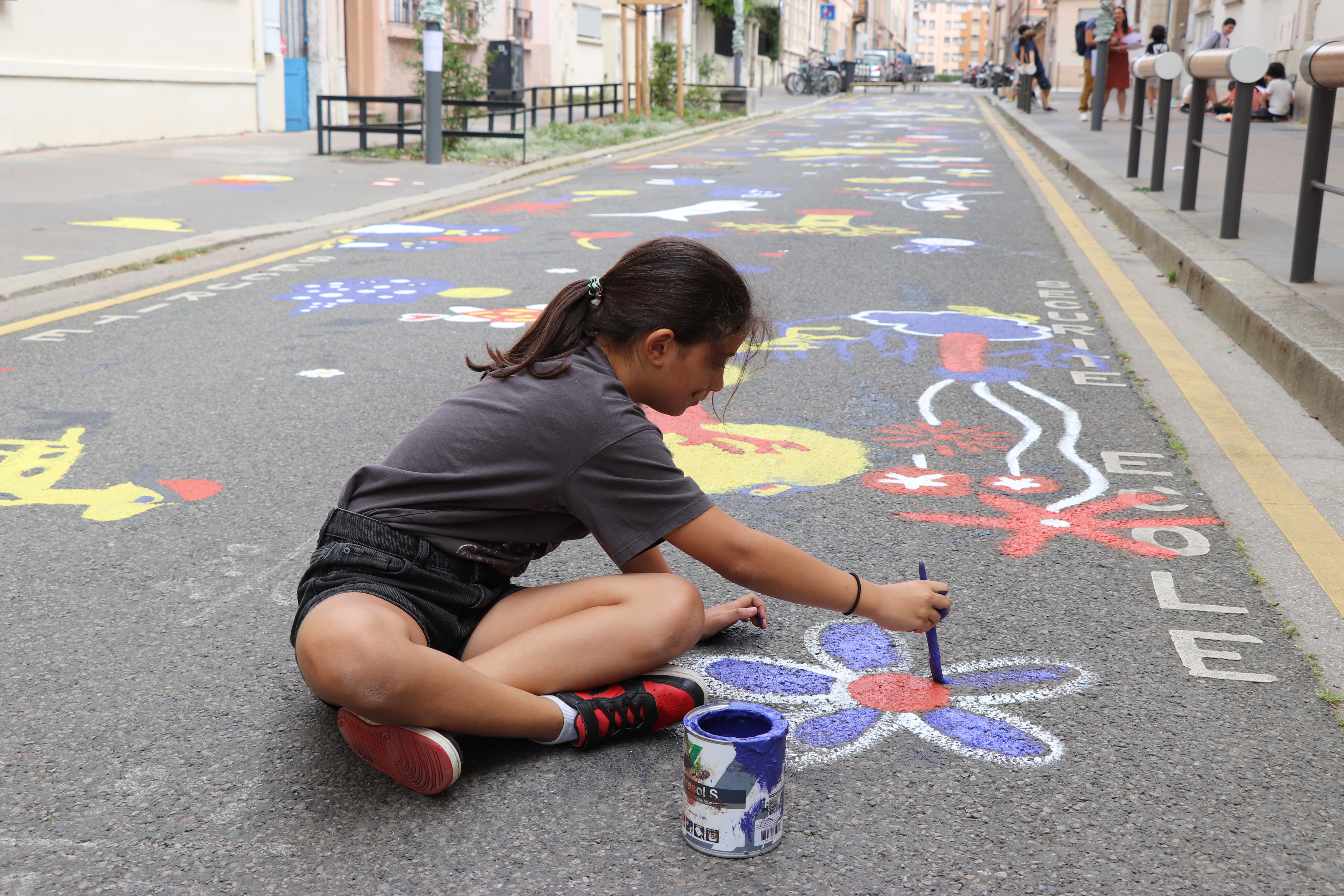 Rue aux enfants école Cornier avec l'artiste Mathilde Rousselle - Lyon 4